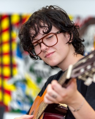 Foyer Accommodation Yp Guitar