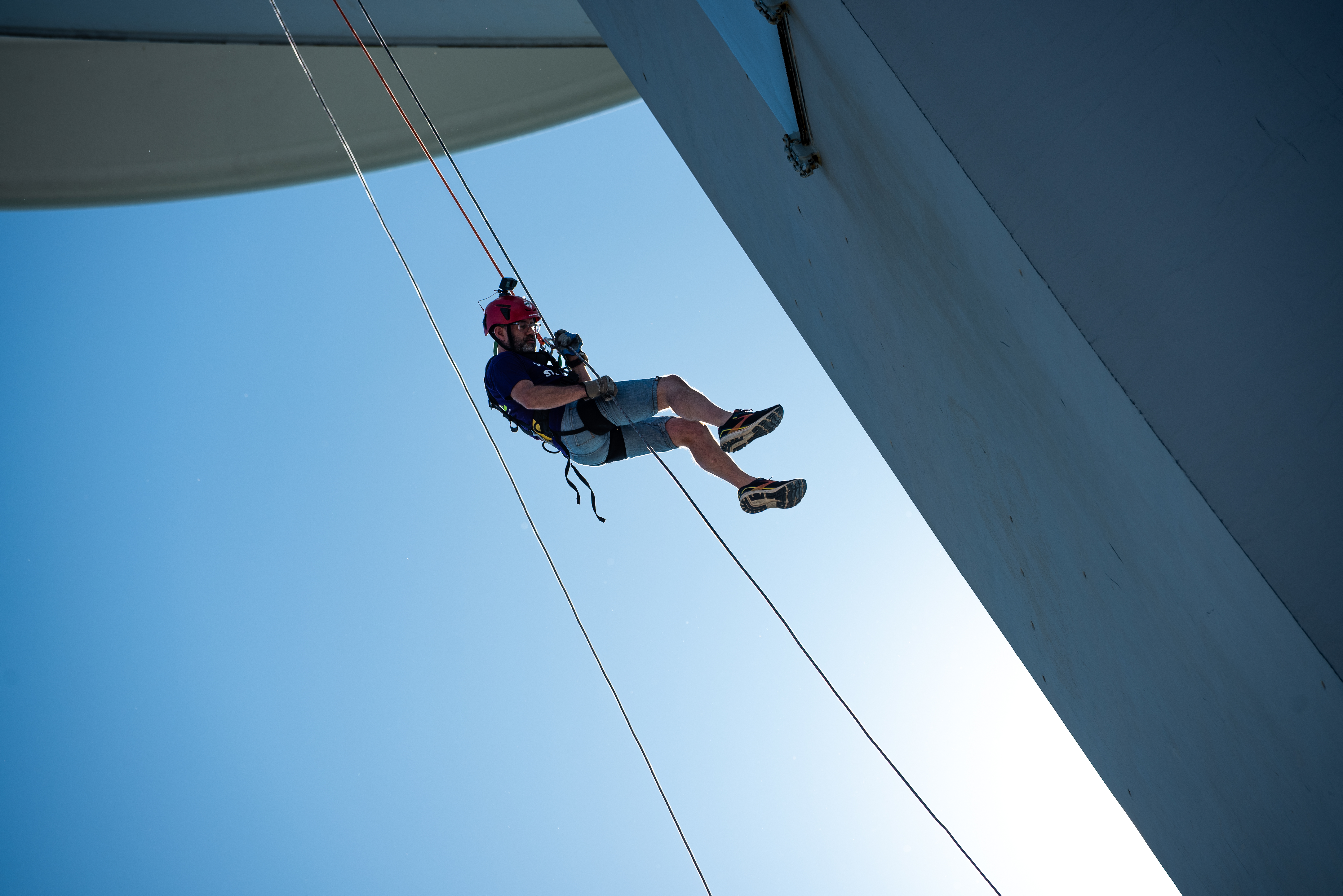 Man abseils down Spinnaker Tower