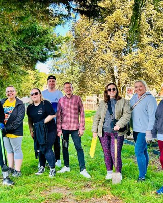 Corporate Charity Partner Unum Gardening Day At Basingstoke Supported Accommodation